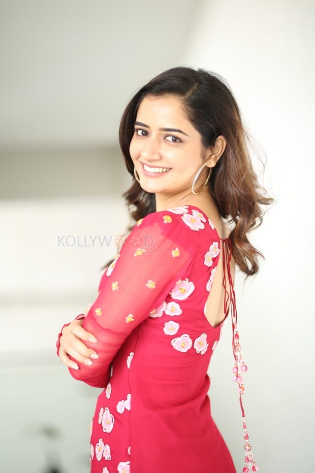 Beautiful Heroine Ashika Ranganath at Naa Saami Ranga Interview Pictures 21