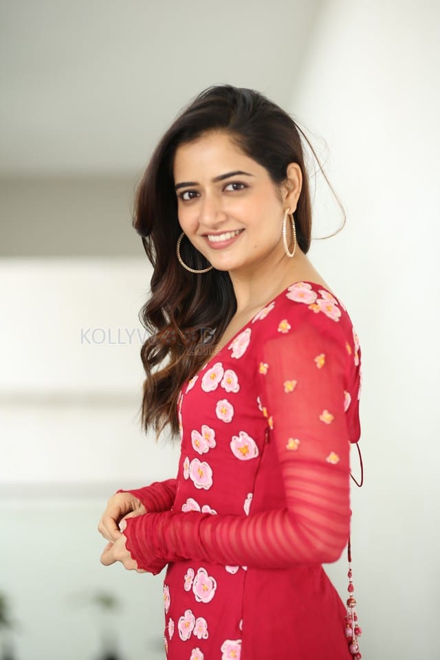 Beautiful Heroine Ashika Ranganath at Naa Saami Ranga Interview Pictures 22