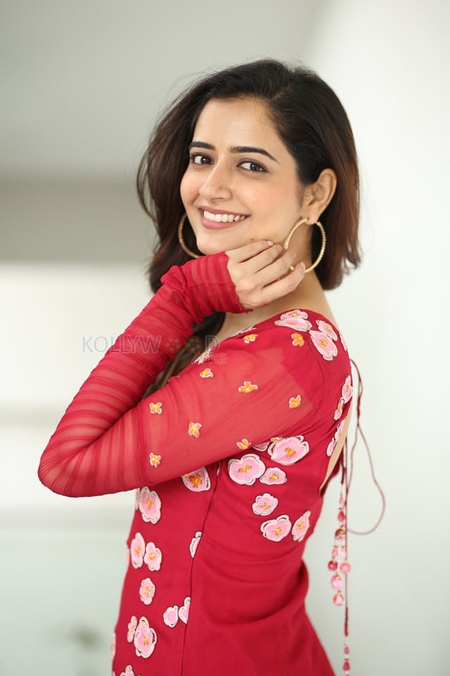 Beautiful Heroine Ashika Ranganath at Naa Saami Ranga Interview Pictures 25