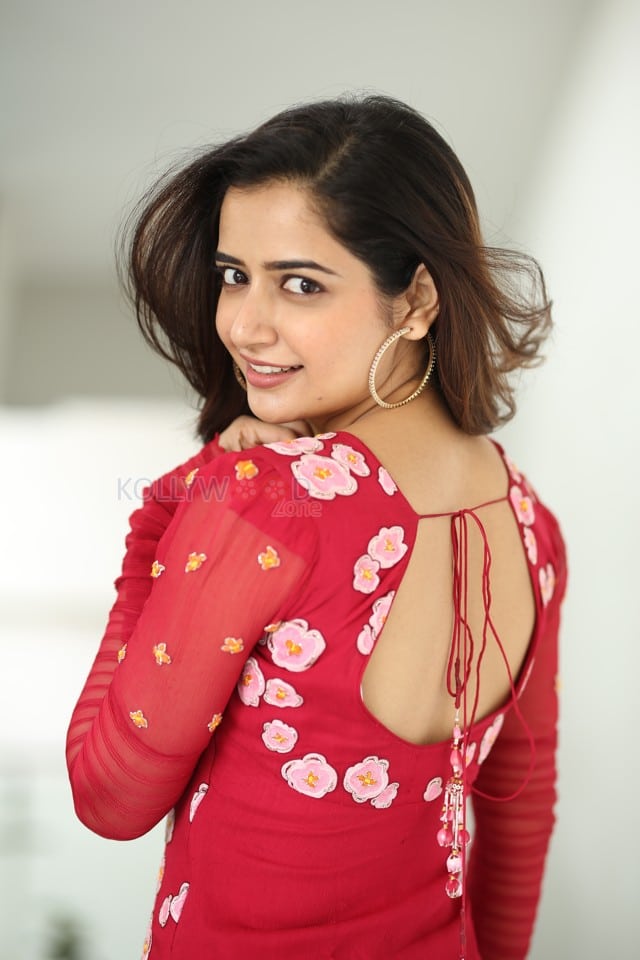 Beautiful Heroine Ashika Ranganath at Naa Saami Ranga Interview Pictures 26