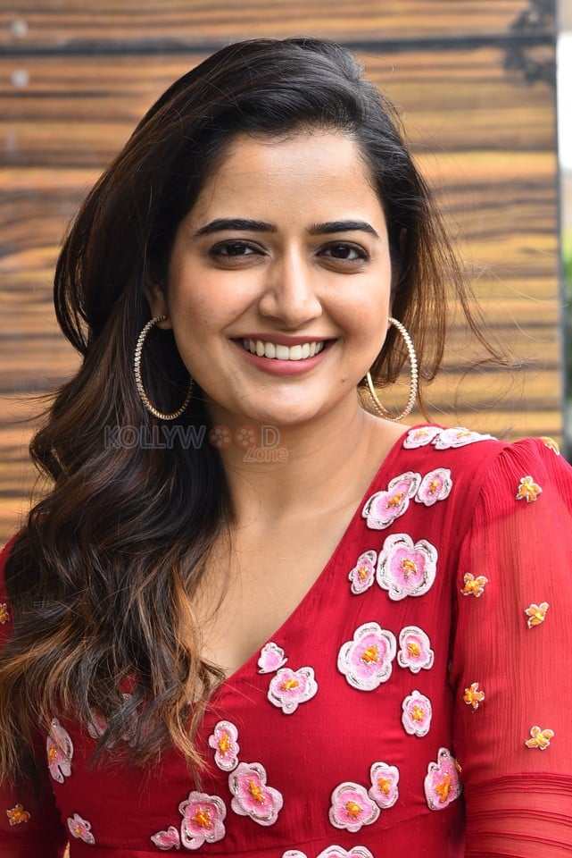 Beautiful Heroine Ashika Ranganath at Naa Saami Ranga Interview Pictures 78