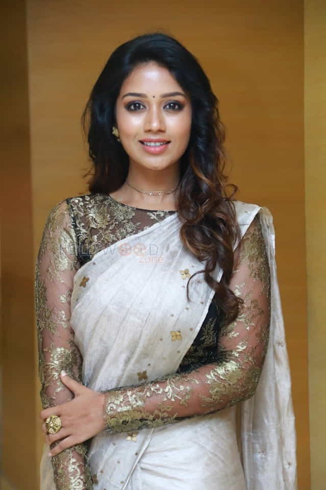 Beautiful Nivetha Pethuraj Saree Photos