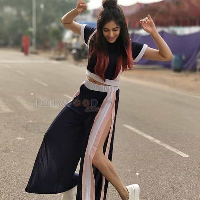 Commando Actress Adah Sharma Sexy Photos