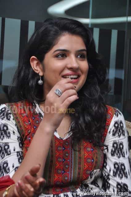 Deeksha Seth Cute Pics