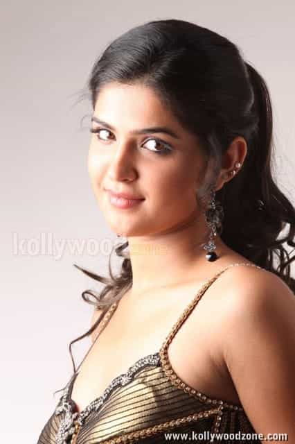 Deeksha Seth Latest Photoshoot Gallery 08 125914 Kollywood Zone