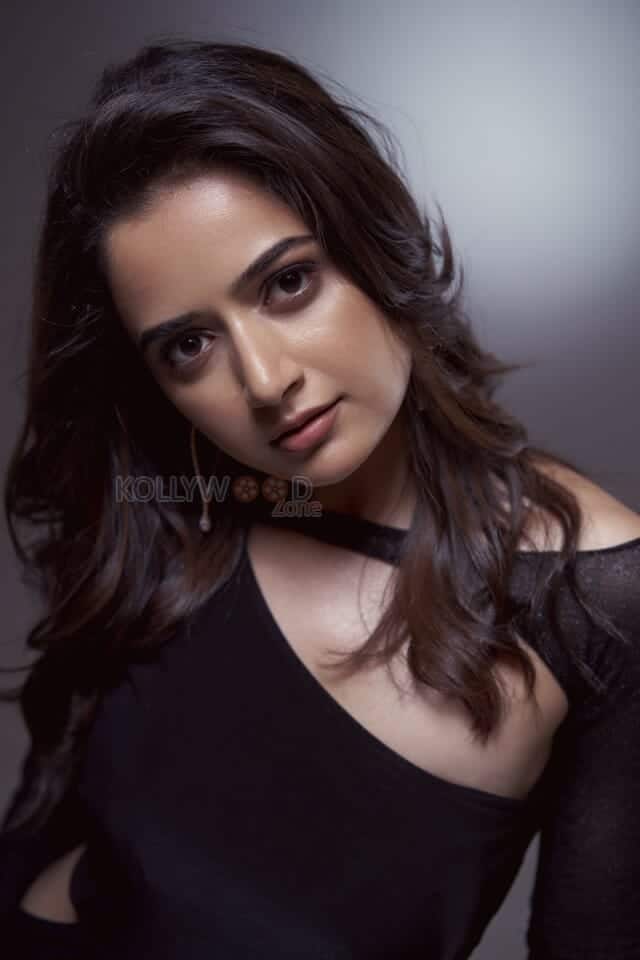 Gathavaibhava Actress Ashika Ranganath Sexy Black Photos 16