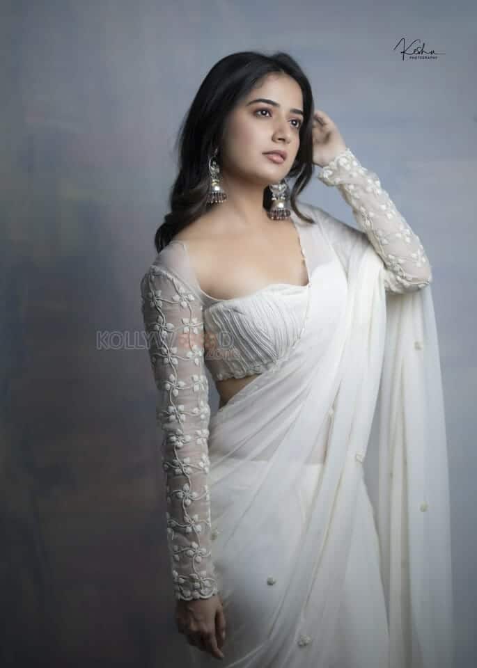 Gathavaibhava Movie Heroine Ashika Ranganath Sexy in White Saree Photos 04