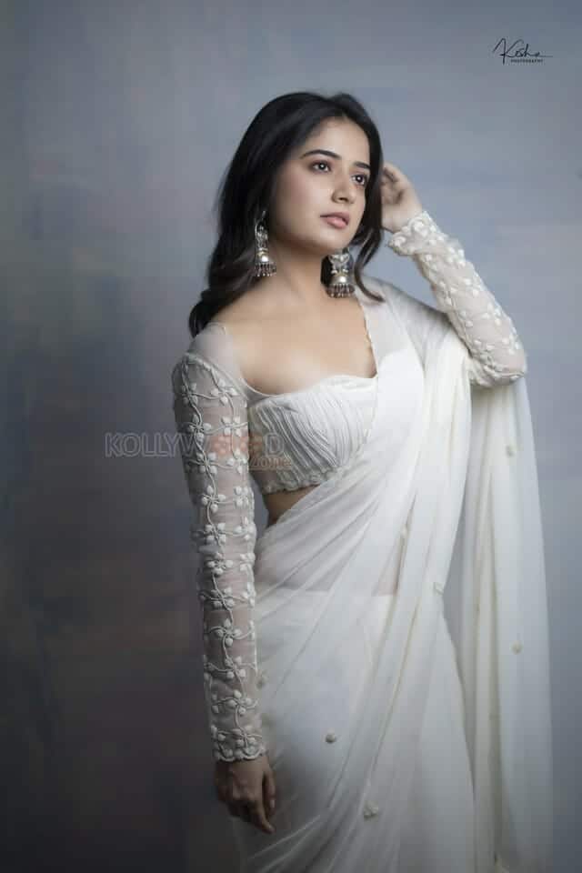 Gathavaibhava Movie Heroine Ashika Ranganath Sexy in White Saree Photos 09