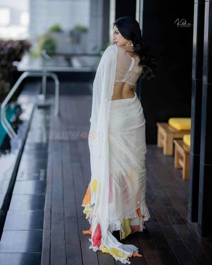 Gathavaibhava Movie Heroine Ashika Ranganath Sexy in White Saree Photos 10