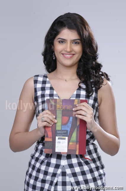 Murattu Singam Heroine Deeksha Seth Sexy Photos