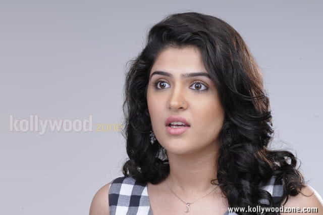 Murattu Singam Heroine Deeksha Seth Sexy Photos