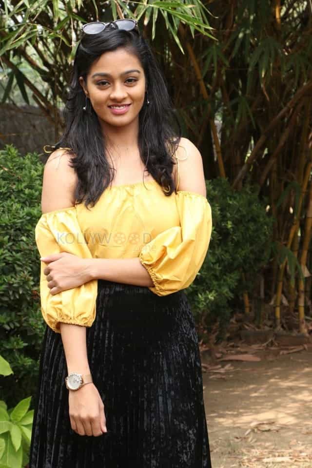 Oru Nalla Naal Paathu Solren Heroine Gayathrie Shankar Photos