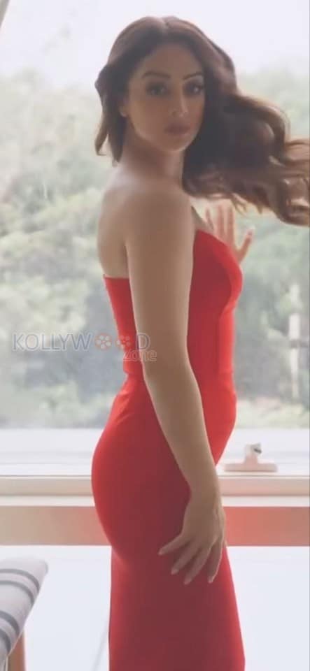 Sexy Sandeepa Dhar in a Strapless Red Bodycon Dress Pictures 04