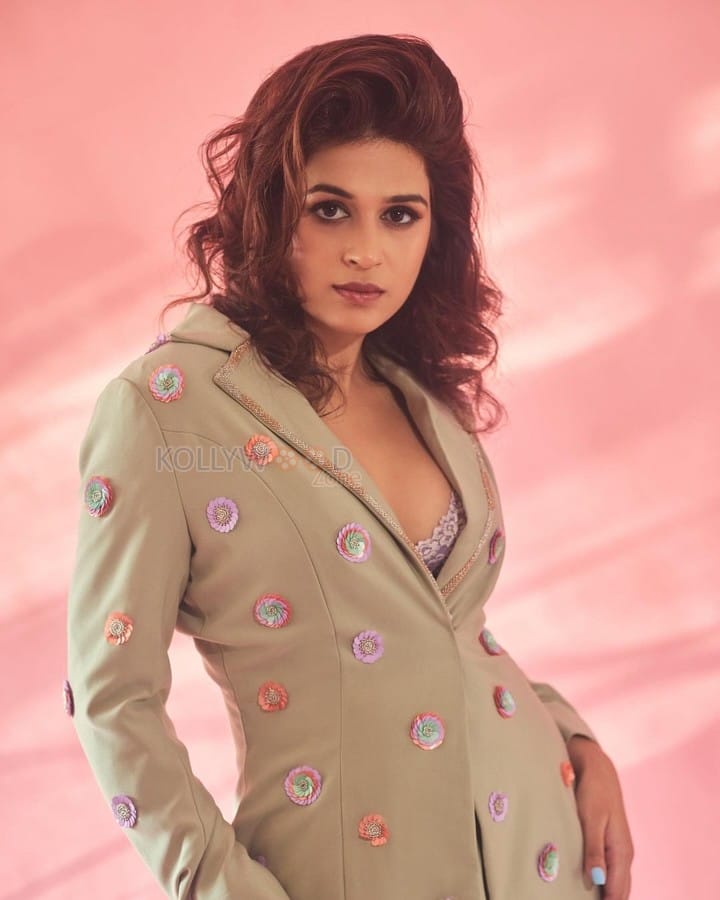 Stylish Shraddha Das in a Beige Blazer and Pants Pictures 03