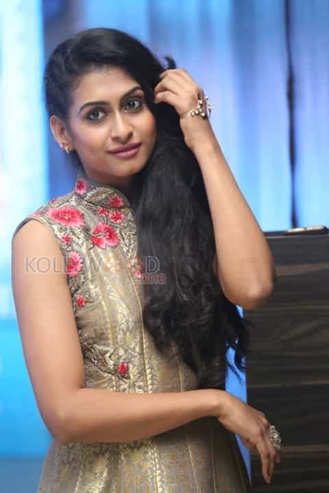 Telugu Actress Nithya Naresh New Photos