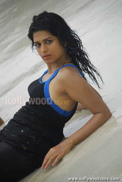 Telugu Actress Shraddha Das Hot Swimsuit Pictures