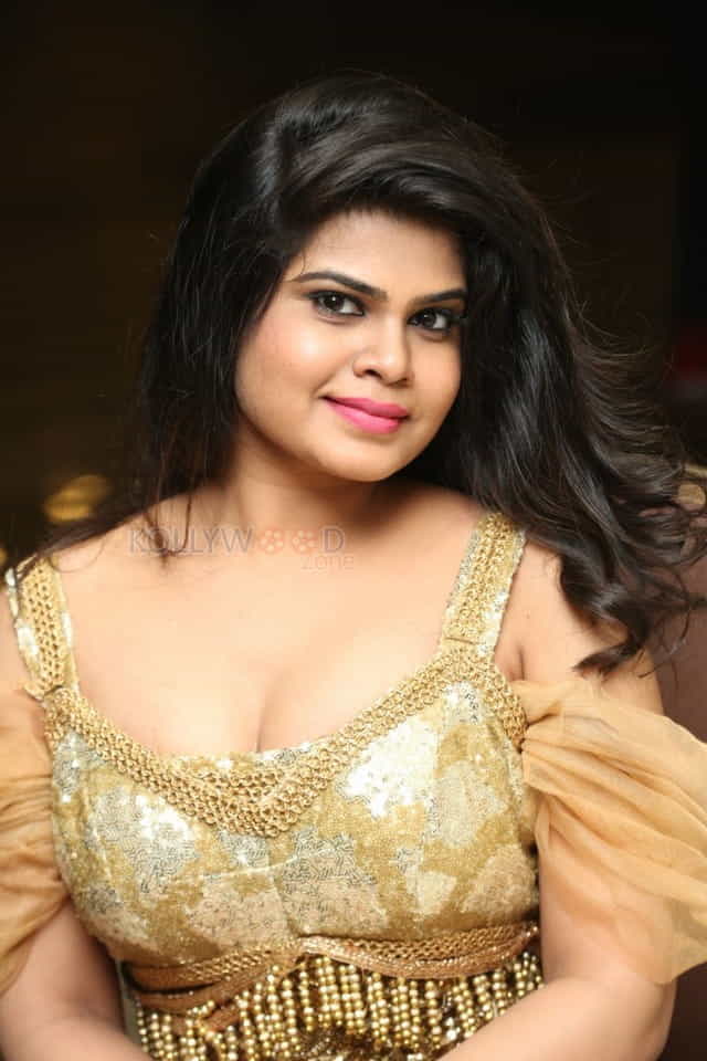 Actress Alekhya At Kgf Pre Release Event Function Photos 07