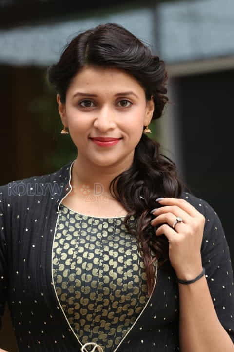 Actress Mannara At Gold Drop Teluginti Vantakam Contest 2016 Photos 06