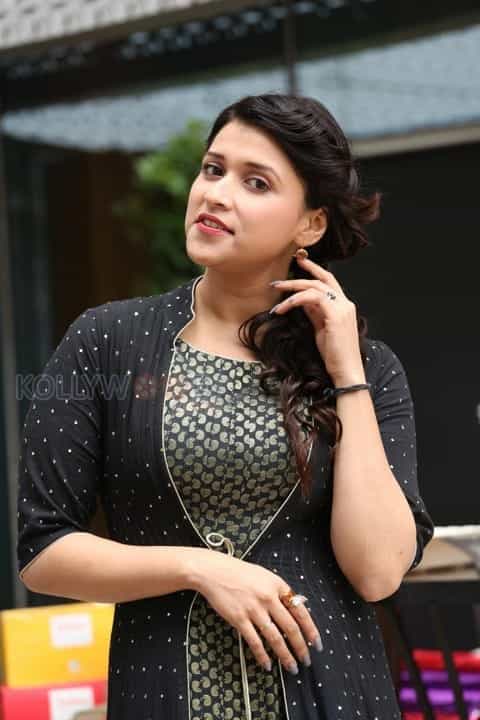 Actress Mannara At Gold Drop Teluginti Vantakam Contest 2016 Photos 07