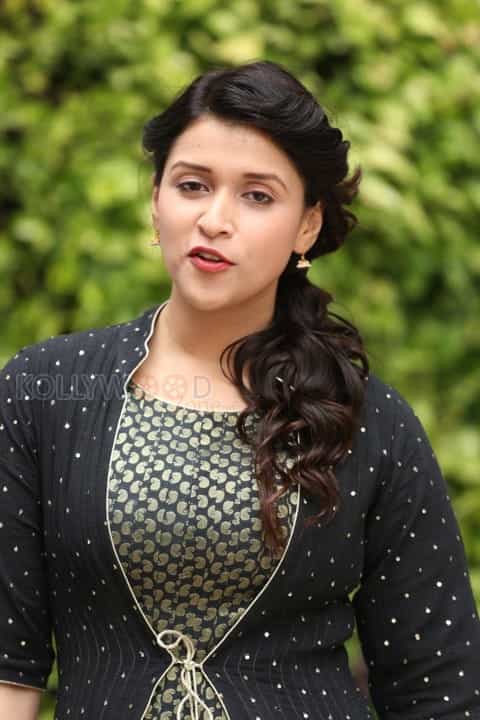 Actress Mannara At Gold Drop Teluginti Vantakam Contest 2016 Photos 12