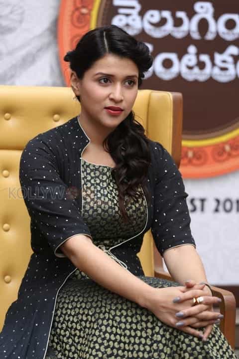 Actress Mannara At Gold Drop Teluginti Vantakam Contest 2016 Photos 16