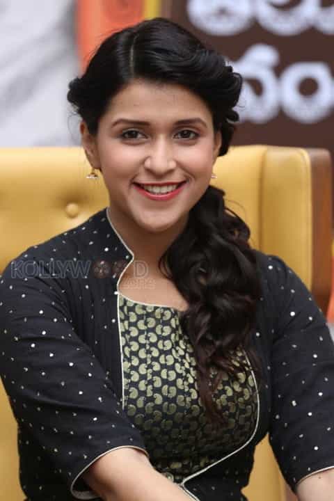 Actress Mannara At Gold Drop Teluginti Vantakam Contest 2016 Photos 17