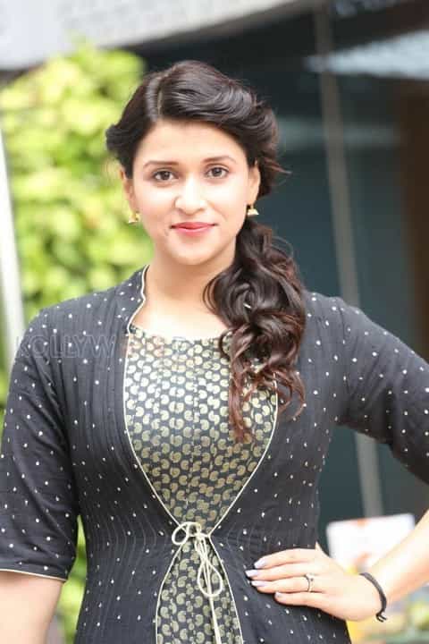 Actress Mannara At Gold Drop Teluginti Vantakam Contest 2016 Photos 20