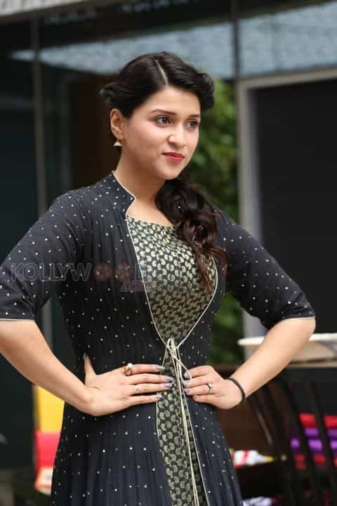 Actress Mannara At Gold Drop Teluginti Vantakam Contest 2016 Photos 22