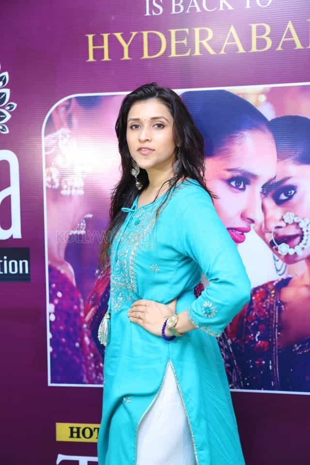 Actress Mannara Chopra At Sutraa Grand Fashion Showcase And Curtain Raiser Photos 23