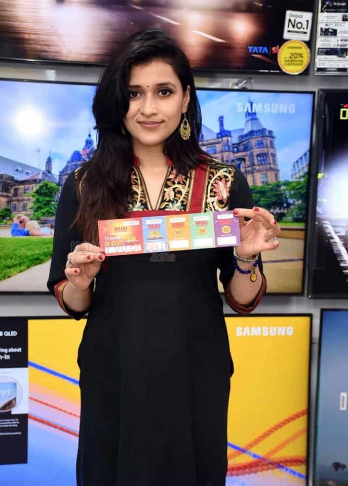 Actress Mannara Chopra At The Launch Of Festive Offers By Bajaj Electronics In Hyderabad Photos 05