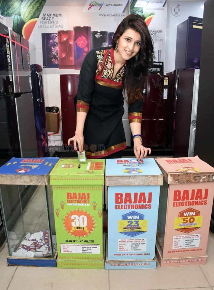 Actress Mannara Chopra At The Launch Of Festive Offers By Bajaj Electronics In Hyderabad Photos 08