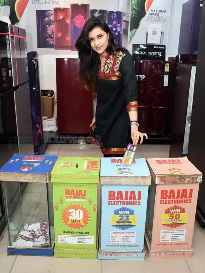 Actress Mannara Chopra At The Launch Of Festive Offers By Bajaj Electronics In Hyderabad Photos 09