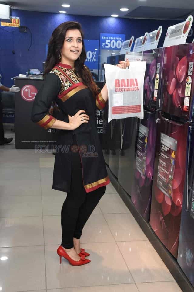 Actress Mannara Chopra At The Launch Of Festive Offers By Bajaj Electronics In Hyderabad Photos 15