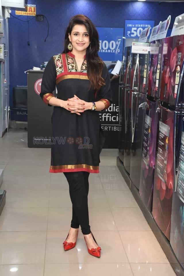 Actress Mannara Chopra At The Launch Of Festive Offers By Bajaj Electronics In Hyderabad Photos 18