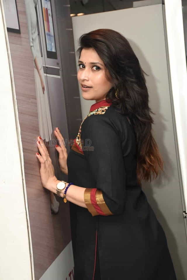 Actress Mannara Chopra At The Launch Of Festive Offers By Bajaj Electronics In Hyderabad Photos 27