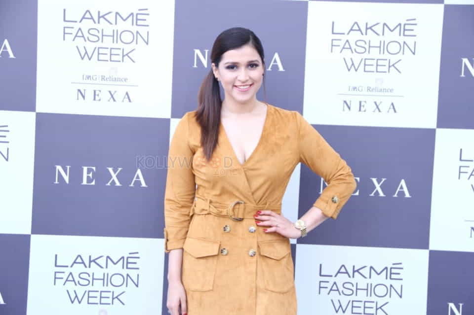 Actress Mannara Chopra Chic Look Pictures 07