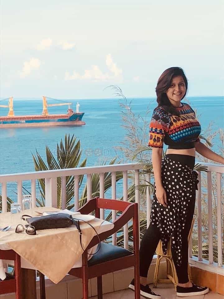 Actress Mannara Chopra Holiday Photos 10