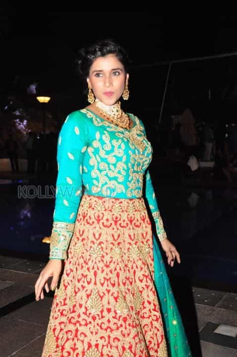 Actress Mannara Chopra Latest Pictures 32