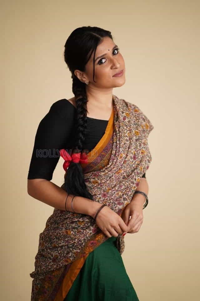 Actress Mannara Chopra New Photoshoot Pics 02