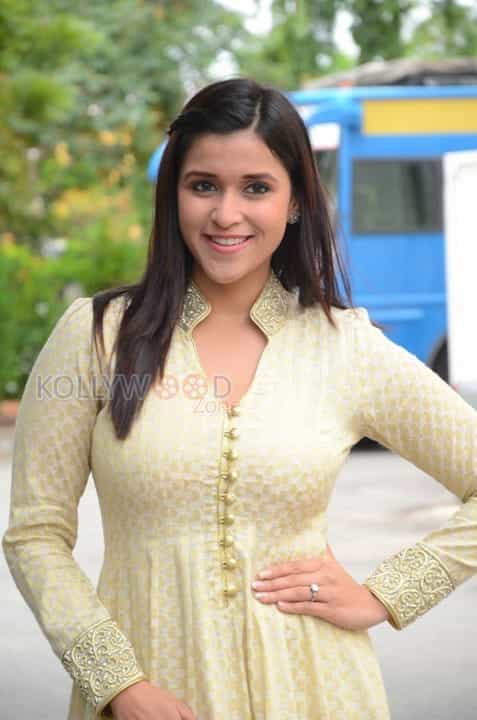 Actress Mannara Chopra New Pictures 16