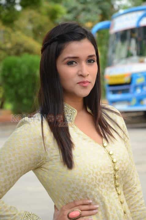 Actress Mannara Chopra New Pictures 24