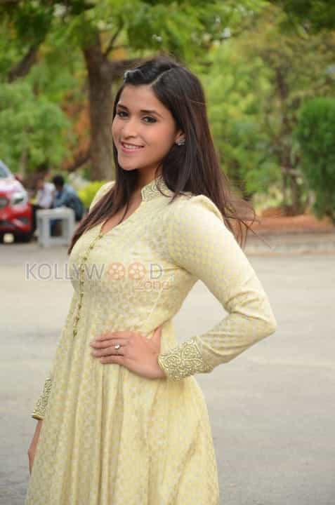 Actress Mannara Chopra New Pictures 29