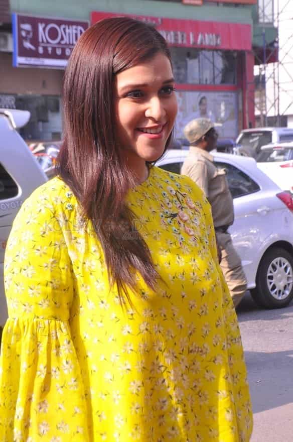 Actress Mannara Chopra New Stills 02