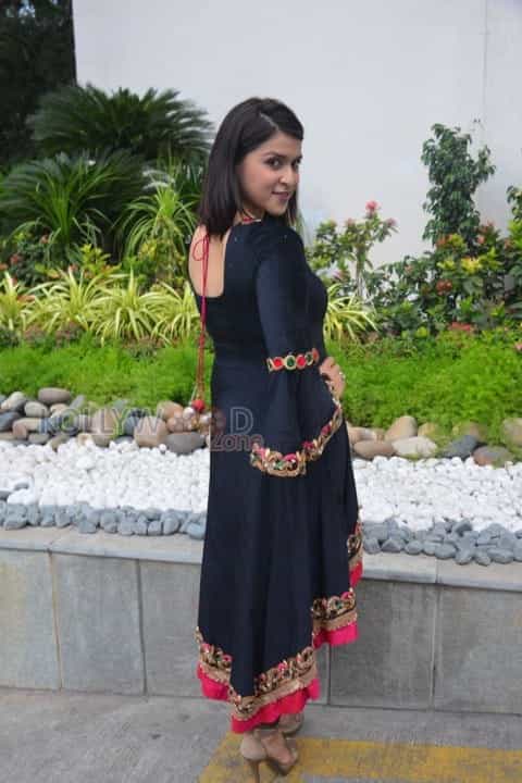 Actress Mannara Chopra Photos 12