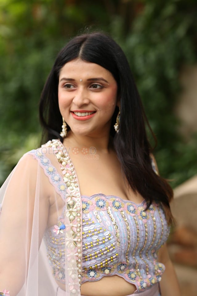 Actress Mannara Chopra at Tiragabadara Saami Movie Success Press Meet Pictures 10