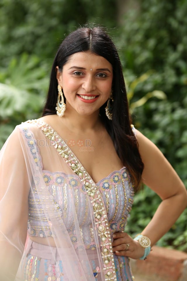 Actress Mannara Chopra at Tiragabadara Saami Movie Success Press Meet Pictures 26