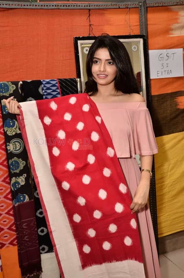 Actress Shirin Kanchwala At Pochampally Handloom Weavers Exhibition Launch Photos 30