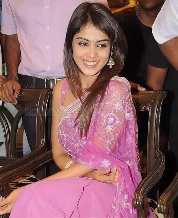 Cute Actress Genelia Photos 02