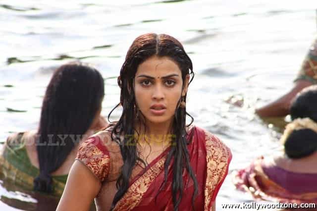 Genelia In Uthama Puthiran Movie Stills 14