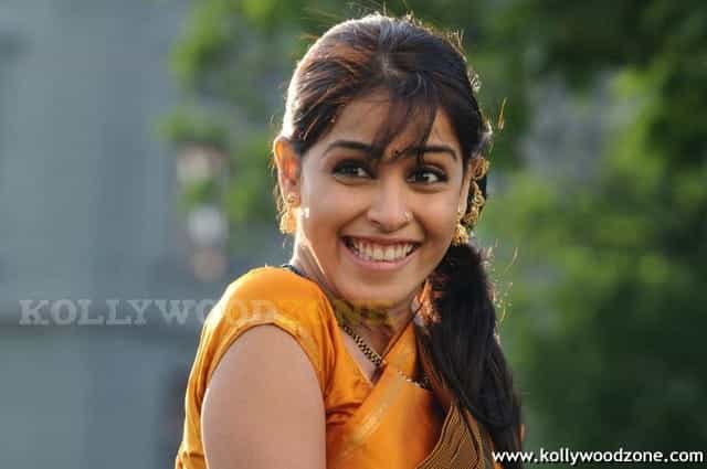 Genelia In Uthama Puthiran Movie Stills 28